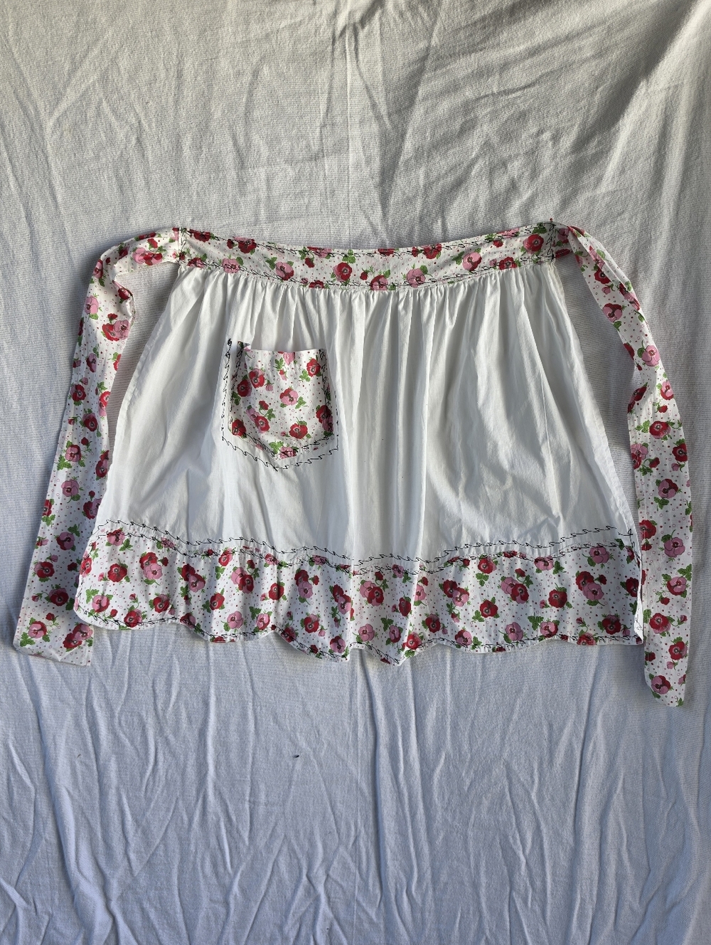 Vintage White Poppy Floral Apron Black Embroidered One Pocket Cottagecore